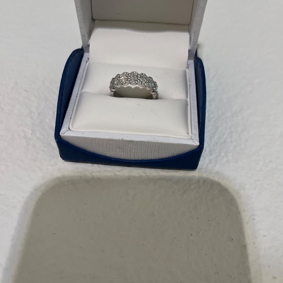 Halo 14K white gold diamond wedding/ promise ring - Picture 9 of 13